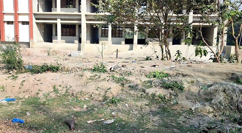 বিদ্যালয়ের ভবন বিক্রি করে দিলেন প্রধান শিক্ষক